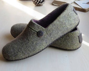 Green felted slippers, wool clogs,home shoes, hjemmesko, sutsko, ECO, boiled wool mules, Valentine gift, gift for him, emerald green,organic