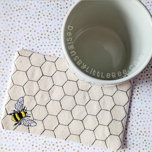 Honeycomb & Bee Mug Rug - 2 SIZES - Instant Download Embroidery Design