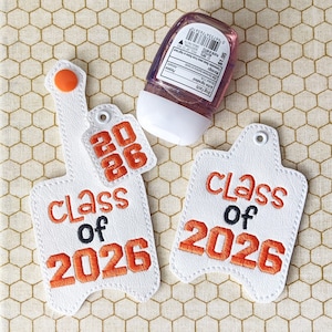 Handsprithållare för årskurs 2026, nyckelring och tryckknapp - 2 stilar, 2 storlekar - Bonus liten nyckelring - Broderidesign för direktnedladdning