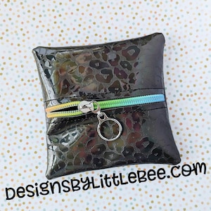 Vinyl Center Zipper ITH Bag – Size 5 Zipper - Bag comes in 5 SIZES - Instant Download Embroidery Design