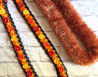 2-DELIGE SET!  mooie bloemenlintlei 4-strengs lei met oranjerode en zwarte bloemen, met een oranjekleurige wimperlei.