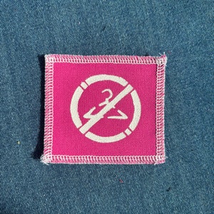 Nessuna toppa con simbolo di aborto su appendiabiti Hot Pink
