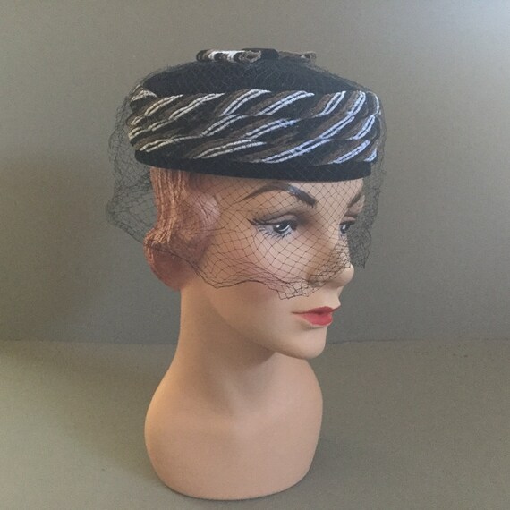 Vintage Black Velvet Pillbox Hat with Brown and W… - image 3