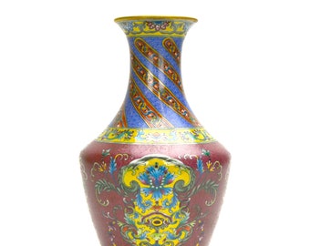 Finely Painted Chinese Qing Style Famille Rose Spiral Neck Engraved Floral Porcelain Vase