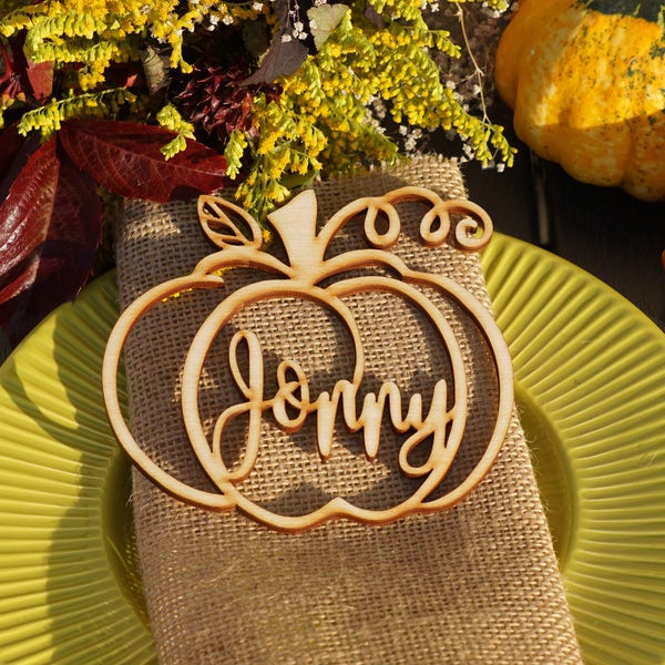 Pumpkin Thanksgiving table decor thanksgiving decorations ideas thanksgiving place cards pumpkin place cards Thanksgiving Table Settings