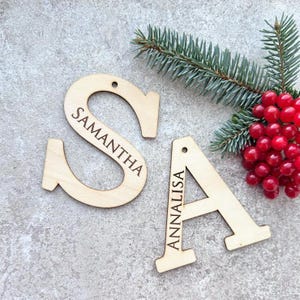 Letras para medias Etiquetas de madera para medias navideñas Letras personalizadas Etiquetas para regalo de Navidad con lazo Etiquetas para regalo de Navidad Adorno con nombre y letra