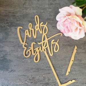 Kaarten en cadeaus ondertekenen vrijstaande bruiloft Kaarten en cadeaus Houten bruiloft Tafelnamen Aangepaste tafelnamen huwelijkscadeaus bord Kaarten decoratie: