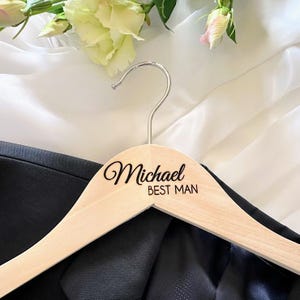 Beste Man hanger Bruiloft Hanger Bruidegom Cadeau Custom Stalknecht Hangers Bruiloft Houten Gegraveerde Hanger Bruidegom Pak Hanger Bruiloft Naam Hanger