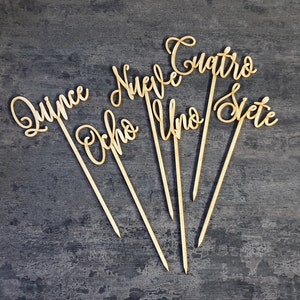 Houten tafelnummers Spaanse Bruiloft Tafelnummers script tafelnummers Spanje tafelnummers, Números de mesa de boda de madera