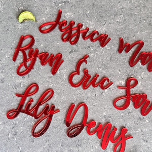 Marque-places de mariage rouges, miroir rouge découpé au laser Cadeaux de mariage pour les invités Prénoms rouges découpés au laser Prénoms en bois découpés au laser Etiquettes pour mariage