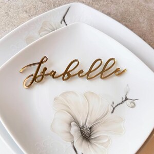 Marque-places dorés Marque-places de mariage en or ÉTIQUETTES de mariage en or Noms découpés au laser Cartes de mariage en acrylique Décoration de table pour événement CUSTOM