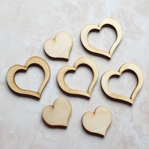 12 LEGNO NATURALE Cuori tagliati al laser Cuori in legno Cuori in legno di betulla Cuori di coriandoli Cuori in legno Targhetta a cuore tagliata al laser Decori da tavolo in legno