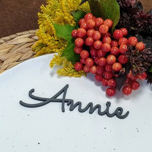 Placa de nome de madeira personalizada cortada a laser Placa de configuração de lugar Cartão de lugar para jantar Cartão de casamento Decoração Cartões de lugar legíveis