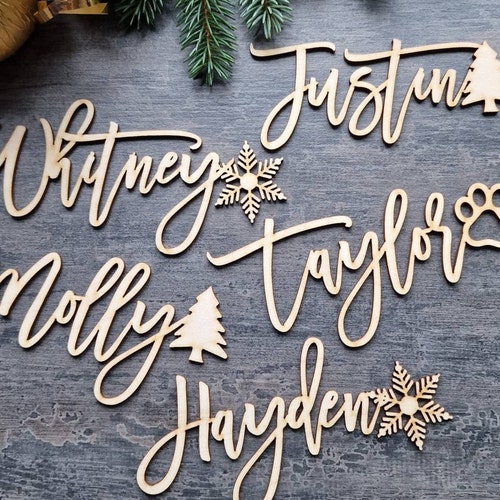 Tarjetas de lugar de Navidad Árbol de Navidad Etiquetas de medias de Navidad Etiquetas de regalo de Feliz Navidad Etiquetas de Navidad personalizadas con decoraciones, Pata de madera