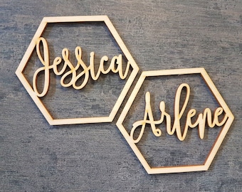 Signe de mariage hexagonal Marques de place hexagonaux Noms hexagonaux en bois Marqueteries hexagonales en bois Marques de table hexagonaux de mariage Marques de table hexagonaux en or