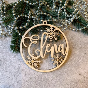 Palline per albero di Natale personalizzate, decorazioni per albero di Natale, ornamenti personalizzati, nomi tagliati al laser, etichette regalo personalizzate per NATALE con anno e nome, decorazioni
