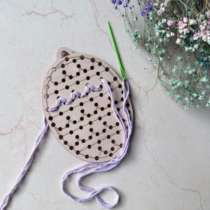 Étiquette de panier de Pâques UF de Pâques personnalisé Activité de Pâques en bois Décoration d'oeuf de Pâques avec trous Jouet de laçage Montessori pour oeuf de Pâques