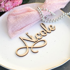 Marque-places de mariage en bois découpé au laser Cadeaux de mariage pour les invités en vrac Prénoms en bois découpés au laser Prénoms en bois découpés au laser Etiquettes pour mariage