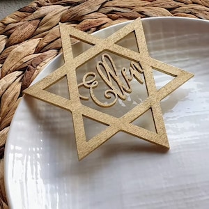 Niestandardowe karty miejsc z gwiazdą Dawida Karty miejsc z gwiazdą Gwiazda Dawida wycinane laserowo nazwy Żydowskie gwiazdy KARTY MIEJSC Żydowskie karty MIEJSC Karty na Rosz Haszana