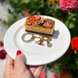 Iniciais com coração, decoração de casamento com monograma, iniciais em espelho dourado, iniciais em madeira, confete de casamento