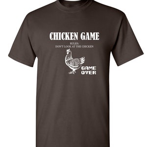 Chicken Game T-Shirt: Don&#39;t Look at The Chicken - Funny Sarcastic Tee