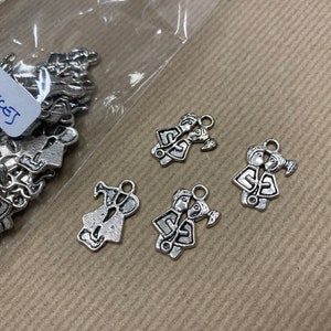 40 Charms couple in love, small metal alloy pendant image 1