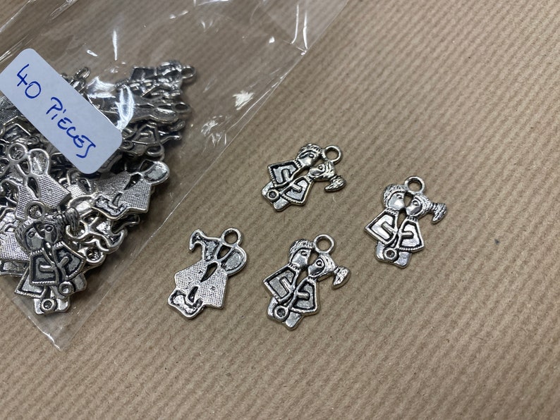 40 Charms couple in love, small metal alloy pendant image 1