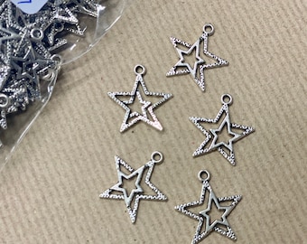 100 Star charms, double stars, small metal alloy pendant - 100 pieces per bag