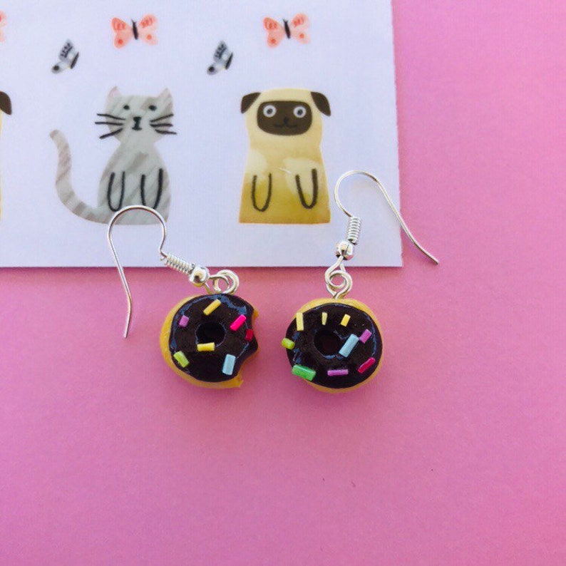 Cure small dangle earrings Miniature realistic doughnut with sprinkles THE SIMPSONS chocolate donut earrings DOH