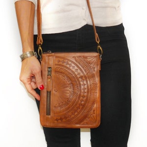 Niedliche Leder Crossbody Tasche für Frauen, Crossbody Geldbörse, einzigartige handgemachte Tasche