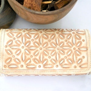 Elegante billetera de cuero para mujer: un regalo único y hecho a mano para mamá.