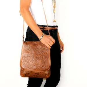 Stylish Leather Crossbody Organizer - Distressed Brown Messenger Bag