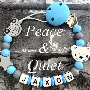 Clip para chupete personalizado, cadena para chupete de madera, clip para chupete de madera, niño, natural, azul, gris, con coche, estrella y osito, diseño de letras gruesas.