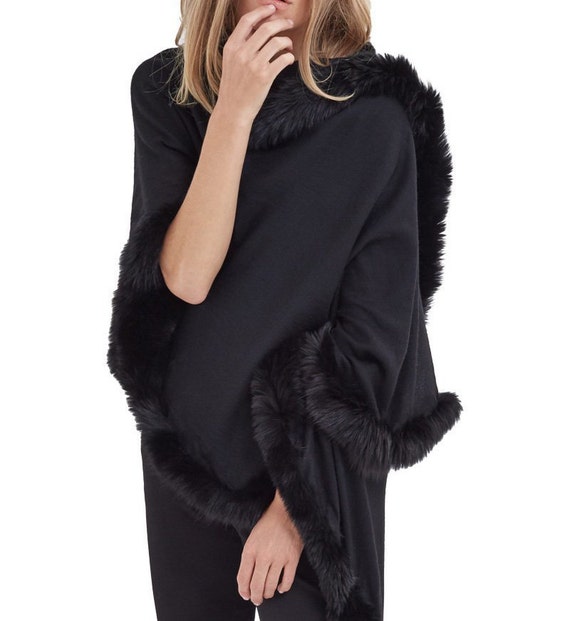 shawl with fur trim