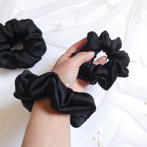 Elegant silk scrunchie | 100% silk scrunchie