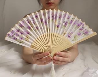 Abanico plegable pintado a mano con violetas