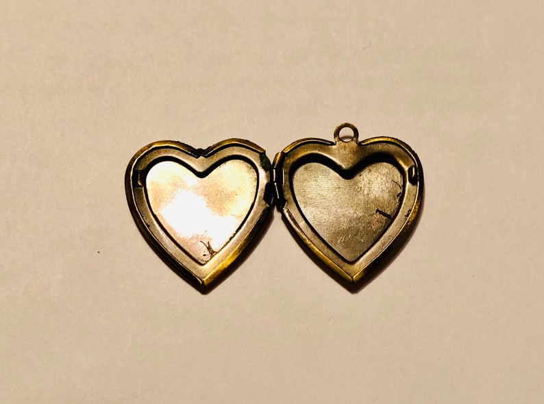 Personalized Monogram A THRU Z Gold Plated Heart 20mm diameter PHOTO Locket on gold plated Chain 16 Necklace Choose your letter.