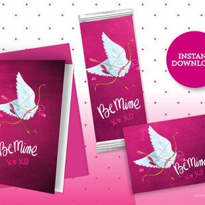 Puede incluir: Conjunto de tarjetas de San Valentín imprimibles con un fondo rosa, un diseño de paloma blanca y flecha. El texto "Be Mine" está escrito en letra cursiva con corazones y las palabras "x o x o".