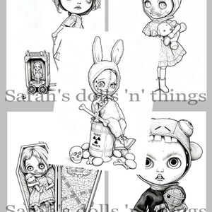 Peut inclure: Une collection d'illustrations en noir et blanc repr&eacute;sentant des poup&eacute;es et des personnages stylis&eacute;s, dont une poup&eacute;e dans un cercueil, un personnage en costume de lapin sur un baril de d&eacute;chets toxiques, avec le texte Sarah's dolls 'n things.