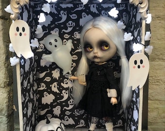 Handmade wooden ‘boo’ halloween ghosty diorama/room box/photoprop/display  for 12" blythe dolls or similar 1:6