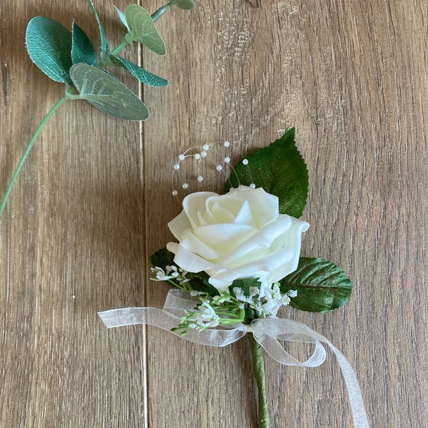 Ojales, boutonniere Ojal de boda de marfil, rosa Gypsophila y perlas. Otros colores disponibles. Ramillete de ojal de rosa para novio de boda