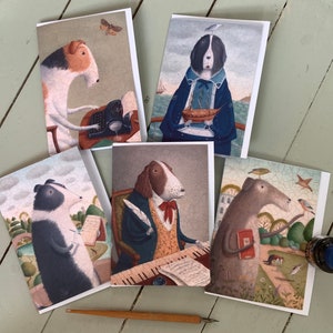 Paquete de perros famosos, juego de 5 tarjetas originales de Alison Jay. La impresión de las tarjetas es tan buena que se pueden colocar en un marco. En blanco por dentro.