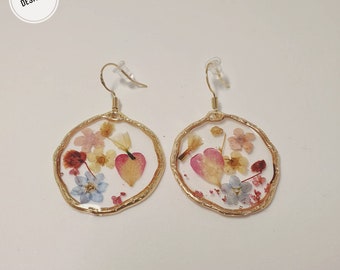 EARRINGS Resin and real FLOWERS, MULTICOLORED Flowers, each of the Earrings is Unique, for Pastoral Wedding or just a Floral Mind