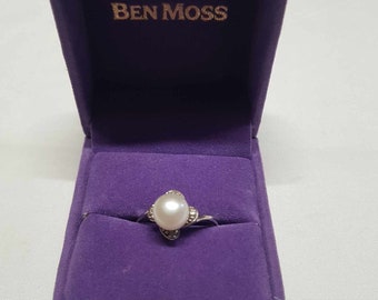 Silver Ring, Beautiful Art Deco Style with Natural Button Pearl and Four Single Cut Diamonds/ Rhinestones,Lovely for Spring