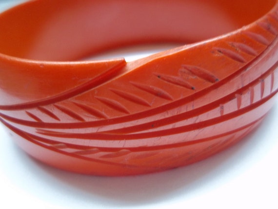 Bakelite  Bangle, Fabulous Carved Tangerine Brace… - image 4