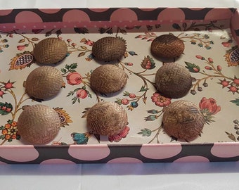Thread Back Pad Buttons, 9 bijpassende set antiek goudkleurige zijde geweven 19e eeuw