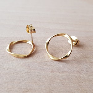 Minimalistische Ohrringe, goldener Kreis, runde goldgedrehte Ohrringe Bild 5