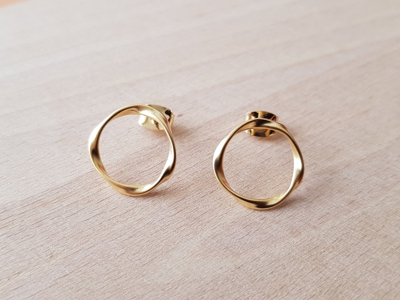 Minimalistische Ohrringe, goldener Kreis, runde goldgedrehte Ohrringe Bild 6