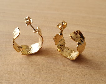 Irregular ear rings, hammered gold, 2 cm wide hoop earrings