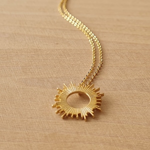 Collar rayos de sol de oro, regalo de joyería de mujer de verano, collar colgante de sol